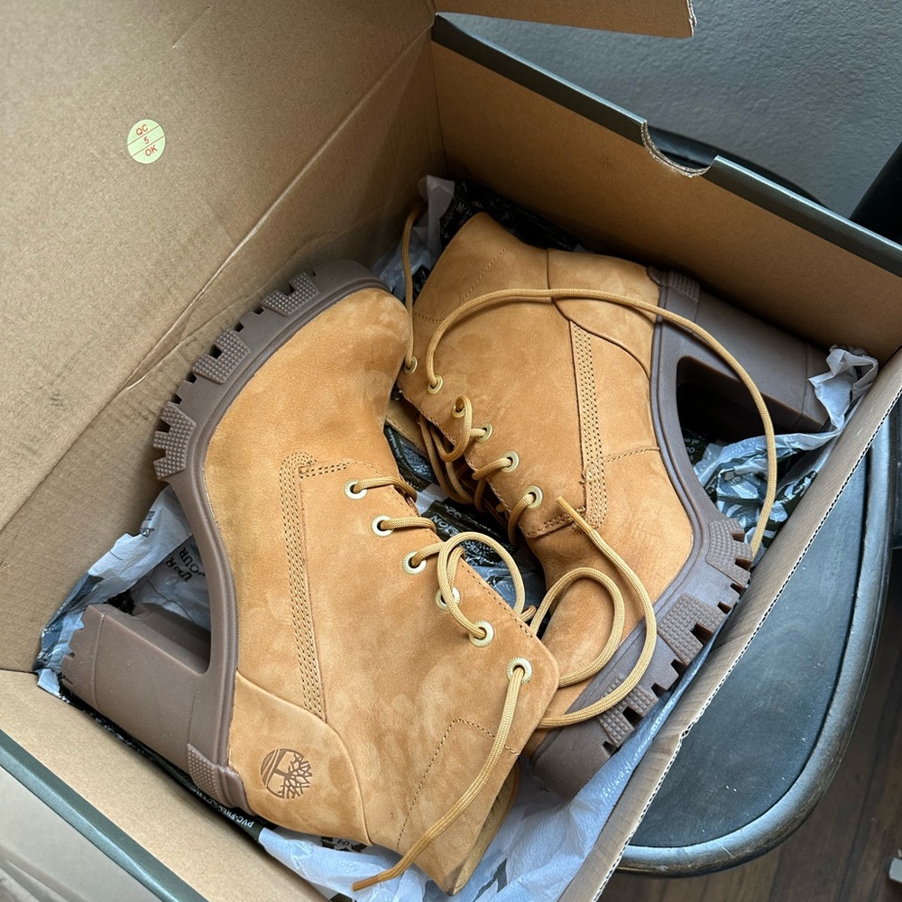 Timberland Lana Point Lace Up Boots Size 8.5
